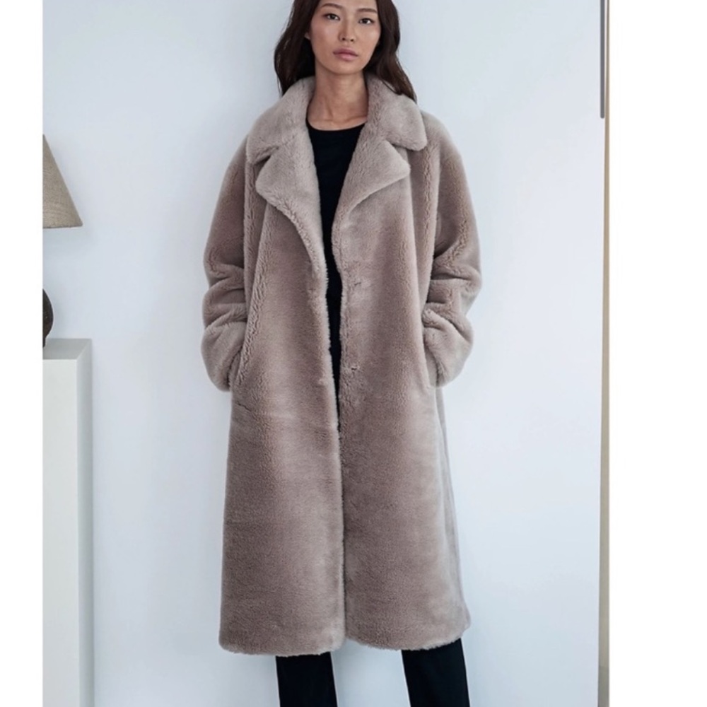 The Curated Women's Taupe Teddy Coat. Wool and Silk sz L